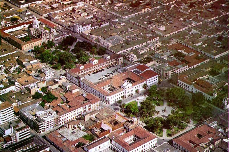 Vista aérea de Ibarra, la «Ciudad Blanca».